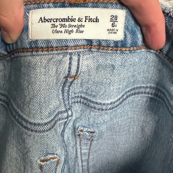Abercrombie and Fitch The 90s Straight Ultra High Rise Jeans Slit on the Ankle - Picture 2 of 3